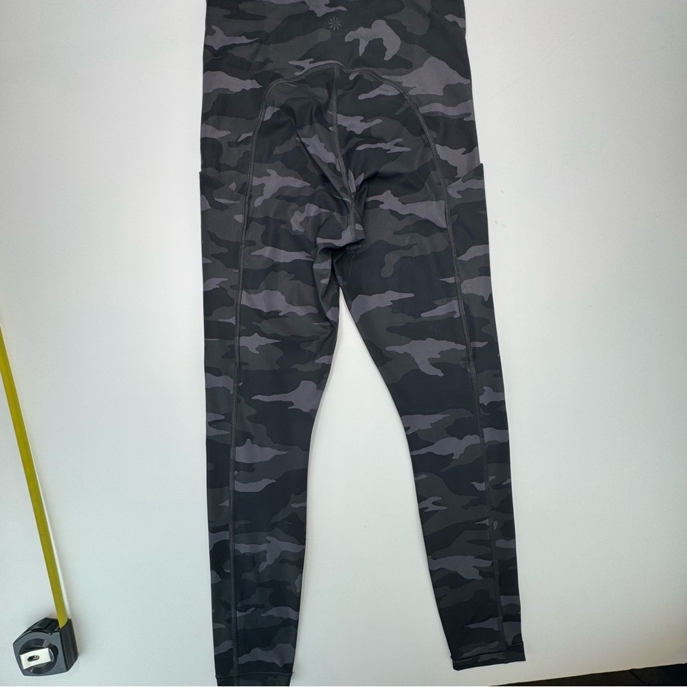 Athleta Ultimate Camo 7/8 Tight Size XS - Picture 9 of 16